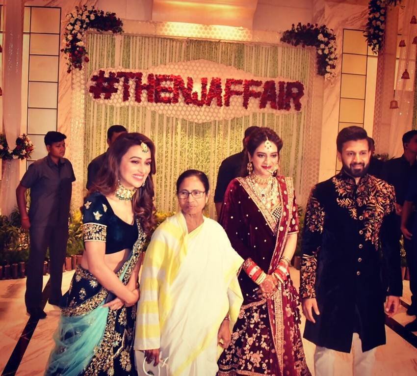 Nusrat Jahan's Jagannath Puja, Nusrat Jahan's Wedding Reception, Nusrat Jahan, Actress, MP, TMC, Traditional Look, Glamorous Look, Kolkata, Mamata Banerjee, Mimi Chakraborty, Function, Aarti, Saree, Muslim, Nikhil Jain, Hindu, Nusrat Jahan News, Kolkata News, West Bengal News, National News, Hindi News