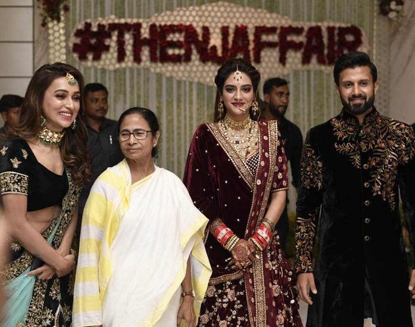 Nusrat Jahan's Jagannath Puja, Nusrat Jahan's Wedding Reception, Nusrat Jahan, Actress, MP, TMC, Traditional Look, Glamorous Look, Kolkata, Mamata Banerjee, Mimi Chakraborty, Function, Aarti, Saree, Muslim, Nikhil Jain, Hindu, Nusrat Jahan News, Kolkata News, West Bengal News, National News, Hindi News