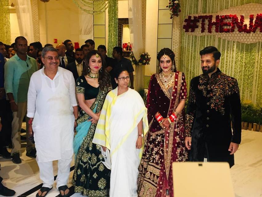 Nusrat Jahan's Jagannath Puja, Nusrat Jahan's Wedding Reception, Nusrat Jahan, Actress, MP, TMC, Traditional Look, Glamorous Look, Kolkata, Mamata Banerjee, Mimi Chakraborty, Function, Aarti, Saree, Muslim, Nikhil Jain, Hindu, Nusrat Jahan News, Kolkata News, West Bengal News, National News, Hindi News
