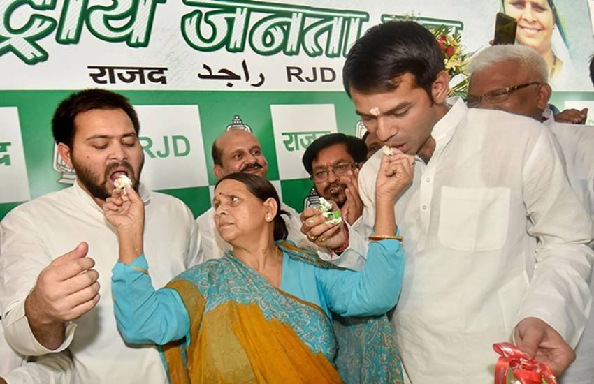 RJD, Rabri Devi, former cm, Tej Pratap Yadav, Tejashwi Yadav, national executive meeting, NDA, RJD leader, RJD spokesperson, Mrityunjay Tewary, Lalu Prasad Yadav, india news, Hindi news, news in Hindi, latest news, today news in Hindi RJD, Rabri Devi, former cm, Tej Pratap Yadav, Tejashwi Yadav, national executive meeting, NDA, RJD leader, RJD spokesperson, Mrityunjay Tewary, Lalu Prasad Yadav, india news, Hindi news, news in Hindi, latest news, today news in Hindi