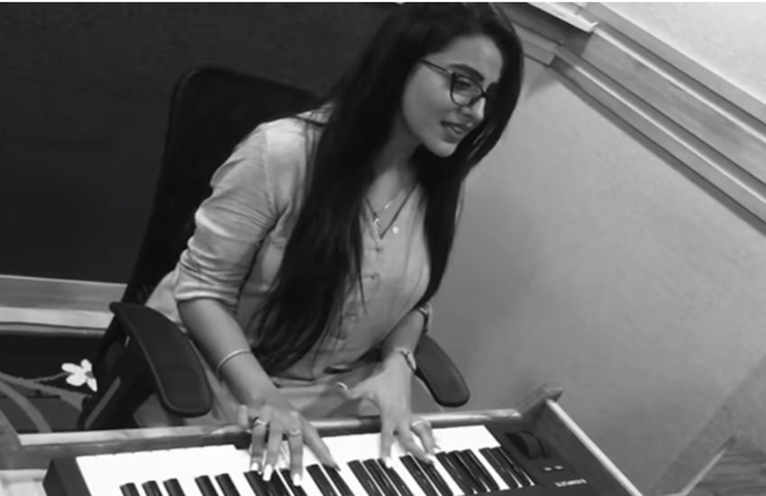 भोजपुरी एक्ट्रेस अक्षरा सिंह। फोटो सोर्स-सोशल मीडिया