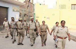 UP, Aligarh, district administration, banned all religious activities on roads, right-wing groups, aarti and Hanuman Chalisa recitations, Muslims offering namaz on streets, CB Singh, District Magistrate, india news, Hindi news, news in Hindi, latest news, today news in Hindi