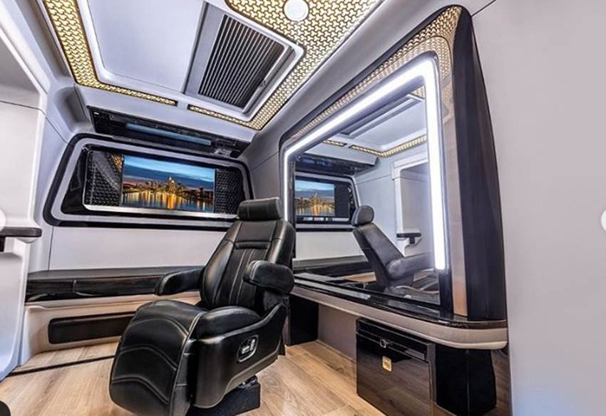 allu arjun, allu arjun vanity van, allu arjun cars, allu arjun car collection, allu arjun new car, allu arjun, automobile,latest news,