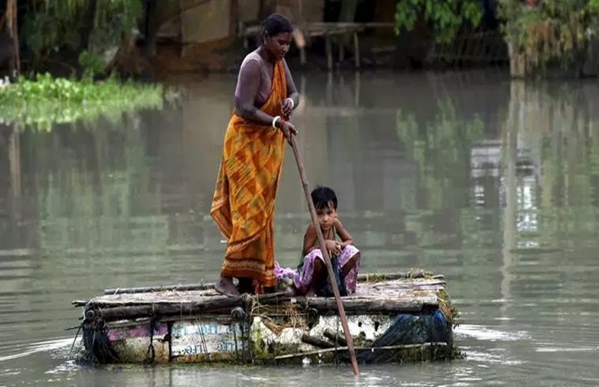 असम में बाढ़ से 36 और बिहार में 78 लोगों की मौत 
फोटो सोर्स- इंडियन एक्सप्रेस 