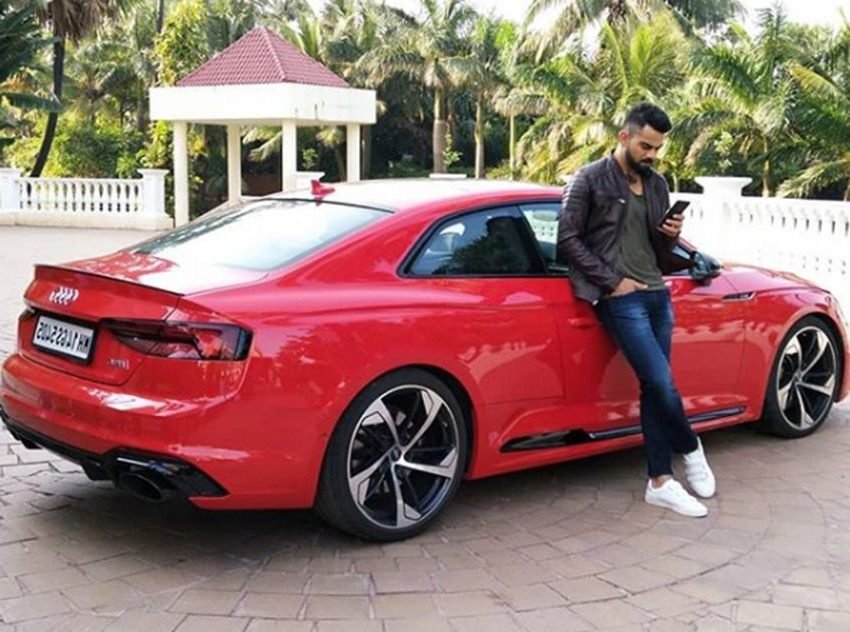 1.35 करोड़ रुपए में आप चार BMW X1 कार खरीद सकते हैं। भारत में इस एक कार की कीमत लगभग 35 लाख है।