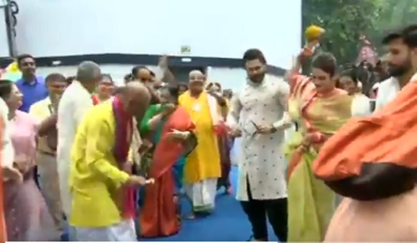 नुसरत जहां शादी के बाद संसद में सिंदूर लगाकर पहुंची थीं। सिंदूर लगाने को लेकर कुछ कट्टरपंथी सोच के लोगों ने उन्हें ट्रोल भी किया।