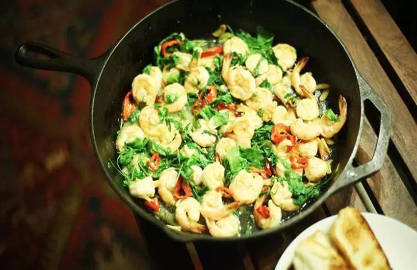 खाना बनाने का सही तरीका (Source: Express photo by Tashi Tobgyal) खाना बनाने का सही तरीका (Source: Express photo by Tashi Tobgyal)