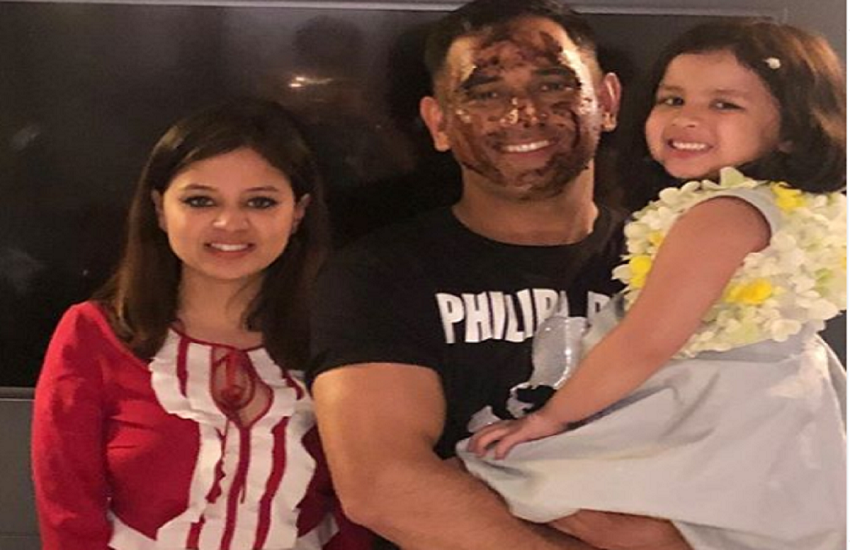Dhoni birthday special: 38 साल के हुए भारतीय पूर्व कप्तान और विकेटकीपर बल्लेबाज महेंद्र सिंह धोनी।(pc- twitter) 