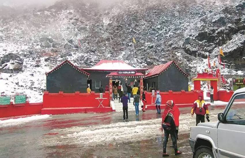 डोकलाम गतिरोध उस समय आरंभ हुआ था जब भारतीय बलों ने पीपल्स लिबरेशन आर्मी (पीएलए) को वहां सड़क निर्माण कार्य से रोक दिया था। इस गतिरोध के कारण दोनों देशों के बीच संबंध तनावपूर्ण हो गए थे। पीएलए के सड़क निर्माण रोकने के बाद यह गतिरोध समाप्त हुआ था, जिसके बाद भारत ने भी अपने बलों को वहां से वापस बुला लिया था।