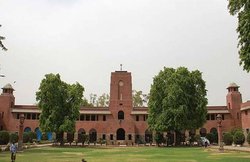 Delhi University: निन्यानबे फीसद बाहर