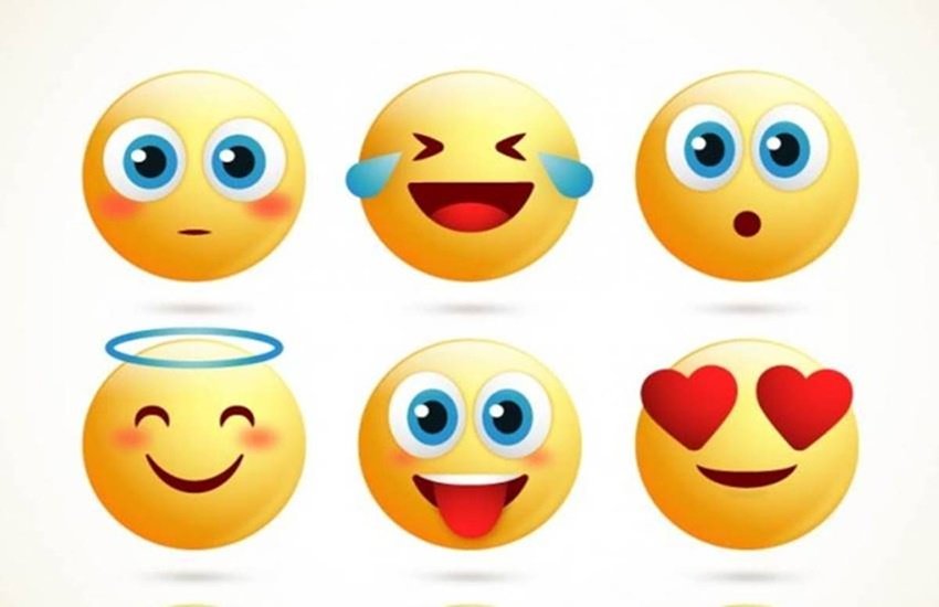 World Emoji Day: इमोजी डे के मौके पर भेजें ये इमोजीज (फोटोः Freepik)