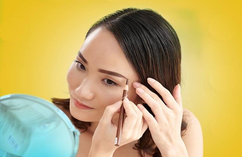 आइब्रो को डार्क करने के लिए टिप्स (Source: Dreamstime)