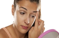 डार्क सर्कल छिपाने के लिए आंखों के नीचे इंजेक्शन लेती हैं एक्टर्स, जानिए कितना सही है ये तरीका