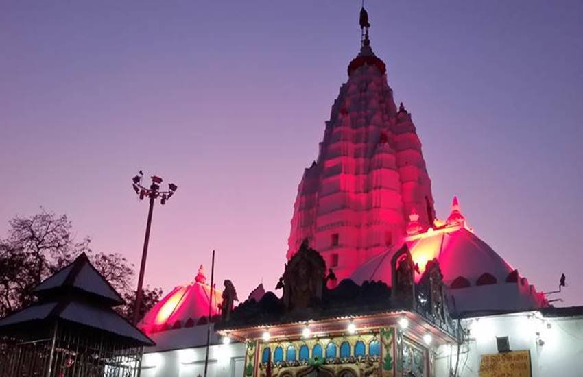 मंदिर की तस्वीर का इस्तेमाल प्रतीकात्मक तौर पर किया गया है।