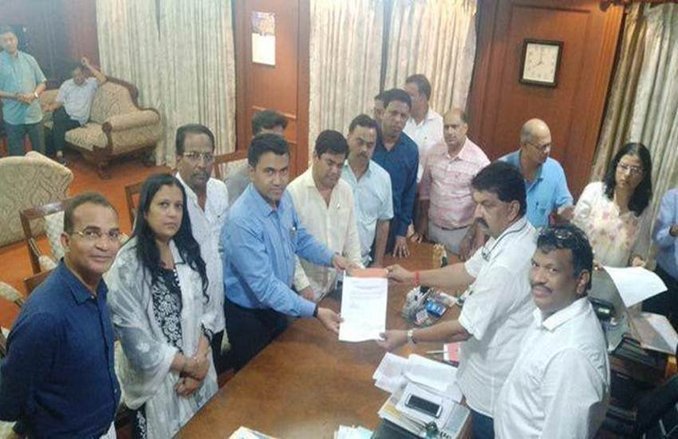 साथ बैठे, चाय पी और फैसला ले लिया- उधर भारत हारा, इधर गोवा में भाजपाई हो गए कांग्रेस के 10 विधायक