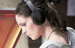 मोबाइल के साथ ईयरफोन से भी निकलता है रेडिएशन, कैंसर का खतरा