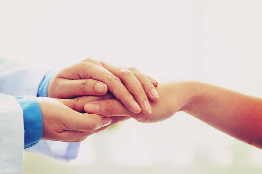 भावों का प्रवाह एक प्रेम भरी छुअन से ही हो जाता है। भावों का प्रवाह एक प्रेम भरी छुअन से ही हो जाता है।