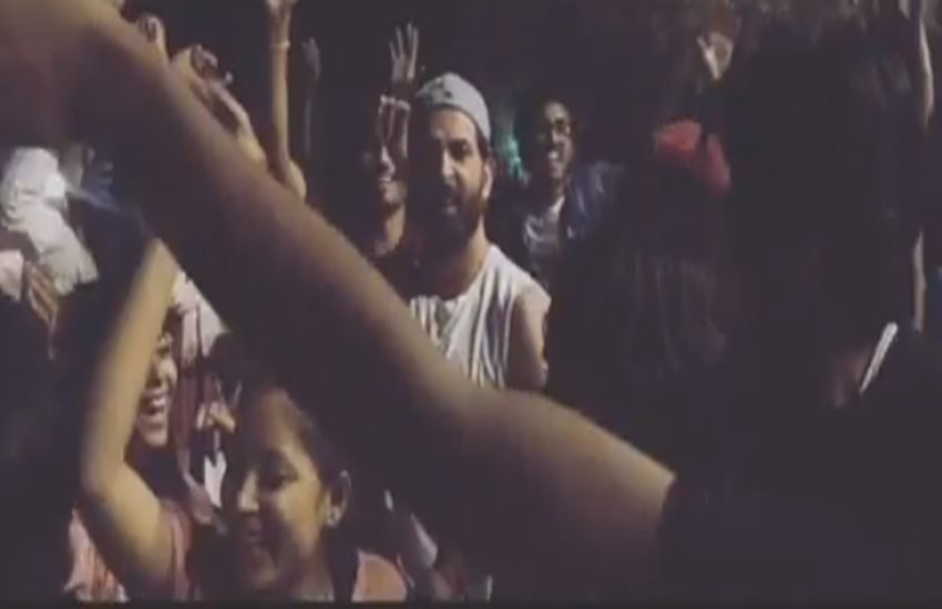 भोजपुरी सुपरहिट 'लॉलीपॉप' गाने पर डांस करते ऋतिक रोशन। (फोटो सोर्स-वीडियो स्नैप शॉट)