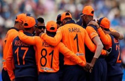 टीम इंडिया की जर्सी पर बोले शशि थरूर- गौरवशाली भारतीय रंग है केसरिया