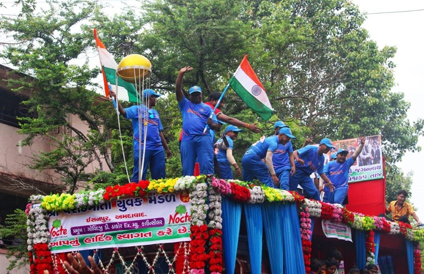रथ यात्रा में एक झांकी टीम इंडिया की झलक भी दिखाई दी।