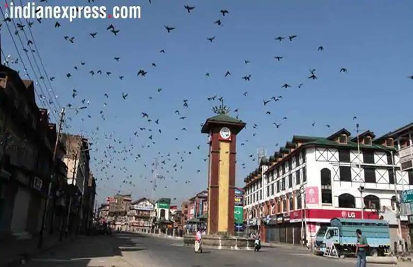 सरकार के सामने दोहरी चुनौती है। सरकार के सामने दोहरी चुनौती है।