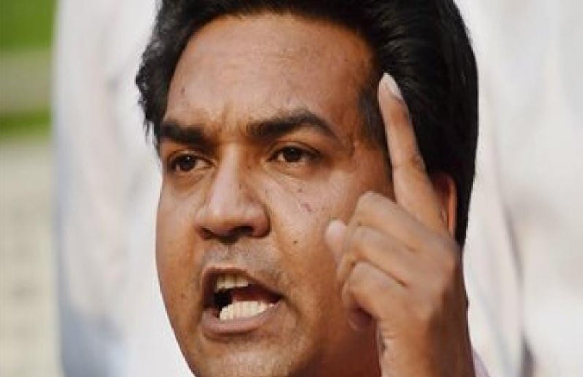 कपिल मिश्रा ने इस बार छठ पूजा डल झील के किनारे मनाने का अभियान शुरू किया है।(फोटो-पीटीआई)