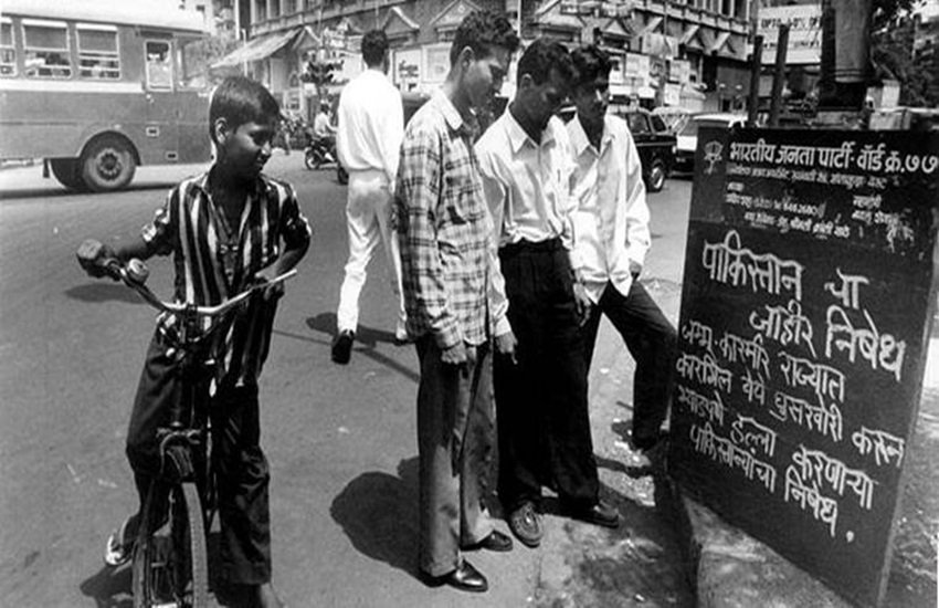 मुंबई के सांताक्रूज इलाके में बीजेपी ने पाकिस्तान के विरोध में इस तरह के बोर्ड लगाए थे। फोटो सोर्स: एक्सप्रेस आर्काइव/विनायक प्रभु
