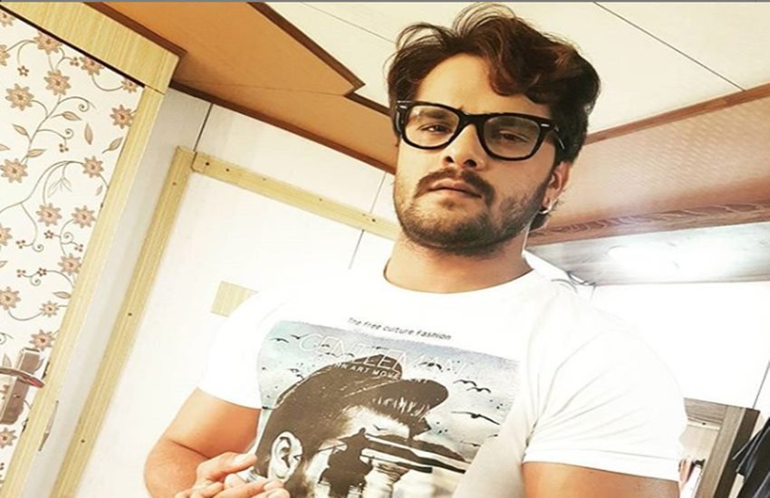 खेसारी लाल को इंस्टाग्राम पर 239,114 लोग फॉलो करते हैं। ट्विटर पर खेसारी की मौजूदगी नहीं है। फेसबुक की बात करें तो उनको कुल 814,797 लोग फॉलो करते हैं।