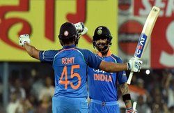 ICC ODI Rankings: वर्ल्ड कप में दमदार प्रदर्शन का रोहित शर्मा को मिला बड़ा फायदा, कोहली को पछाड़ निकल सकते हैं आगे