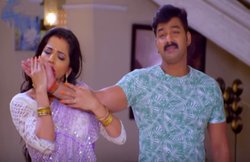 मोनालिसा के हॉट तड़के ने Pawan Singh के इस गाने को बनाया सुपरहिट, बार-बार देखा जा रहा इस वीडियो को