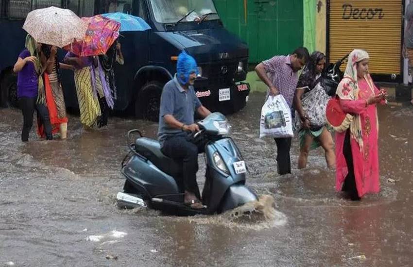 Weather forecast Today, Temperature today, Monsoon Today India LIVE News Updates in UP, Noida, Delhi, Bangalore, Kolkata, Chennai: weather forecast monsoon temperature live news updates heavy rain in mumbai - Weather Forecast, Temperature Today: मुंबई में भारी बारिश, दिल्ली एनसीआर में इंतजार