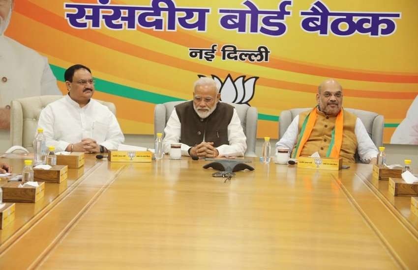 प्रधानमंत्री नरेंद्र मोदी के साथ बीजेपी अध्यक्ष अमित शाह और कार्यकारी अध्यक्ष जेपी नड्डा। (एक्सप्रेस फोटो)