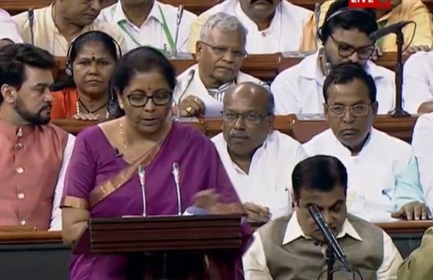Budget 2019 India Streaming: 2019-20 के केंद्रीय बजट को पेश कर रहीं निर्मला सीतारमण (फोटोः पीटीआई)