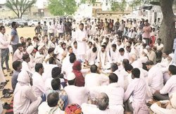 मध्य प्रदेश: महापंचायत का फरमान, समुदाय से बाहर शादी करने वाली लड़कियां होंगी बेदखल, लगेगा 1.5 लाख का जुर्माना