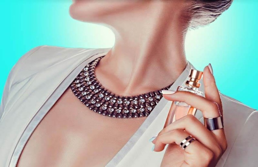 अपने परफ्यूम की सुगंध को दिन भर बरकरार रखने के तरीके, जरूर करें ट्राय