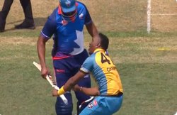 VIDEO: विकेट लेकर खुशी से झूम रहे थे ड्वेन ब्रावो, किरोन पोलार्ड ने मार दिया बल्ला