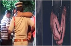 Video: नशे में धुत बैंककर्मी ने सरेआम पुलिस ऑफिसर को पकड़ा और कर दिया किस, IPC-353 के तहत गिरफ्तार