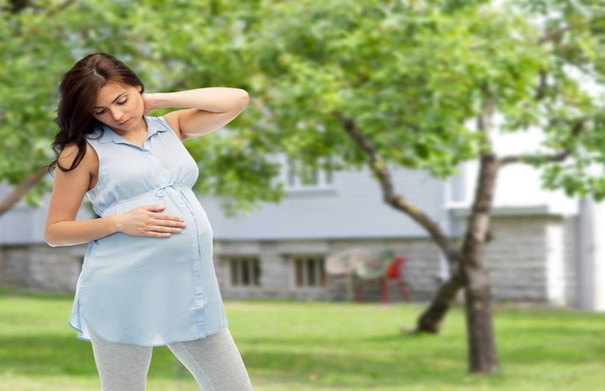 प्रेग्नेंसी के दौरान गर्दन के दर्द से राहत पाने के उपाय (Source: Dreamstime)