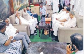 Karnatka, Governor Vajubhai Vala, floor test, Chief Minister H D Kumaraswamy, BJP leader, bjp leader seen in pyjamas, Vidhan Soudha, india news, Hindi news, news in Hindi, latest news, today news in Hindi
