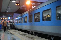 IRCTC Indian Railways: भारी बारिश की वजह से पटरी पर जलजमाव, कुछ ट्रेनें कैंसल तो कुछ का घटा रूट, देखें लिस्ट