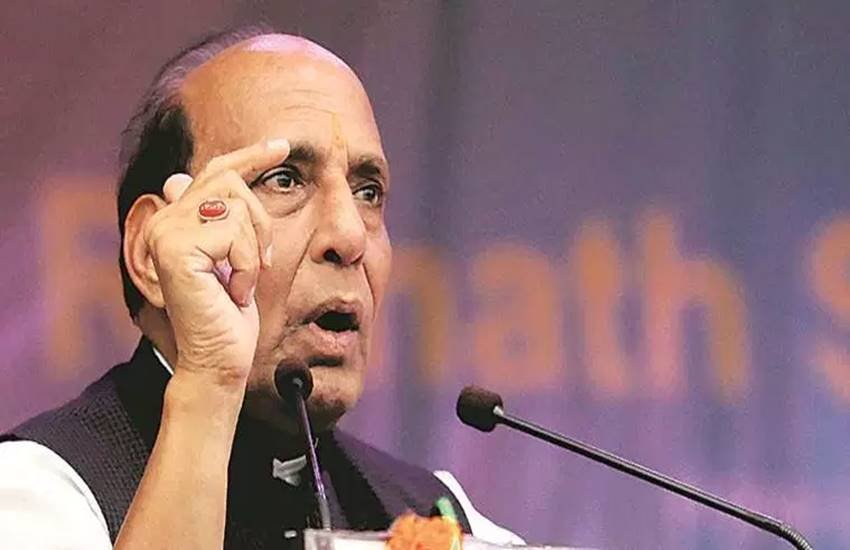  रक्षा मंत्री और सदन के उप नेता राजनाथ सिंह 