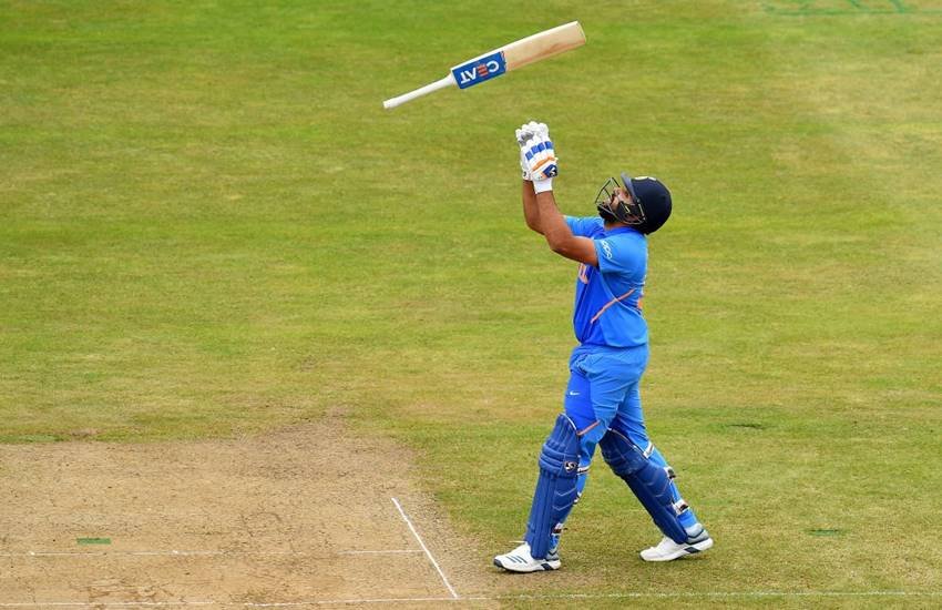 World Cup 2019: बांग्लादेश के खिलाफ शतक लगाने के बाद रोहित शर्मा। (फोटो- विश्व कप ट्विटर) 