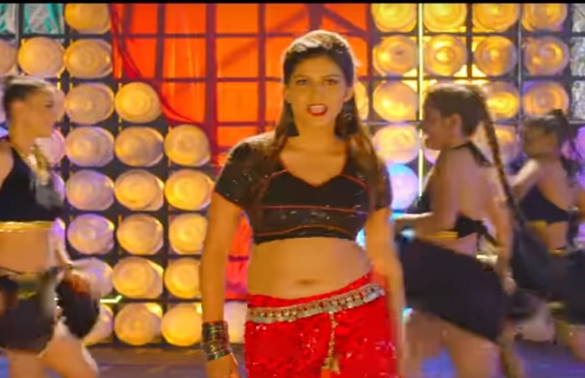 पंजाबी फिल्म डीएसपी देव के आइटम नंबर में सपना चौधरी। (फोटो सोर्स-वीडियो स्नैप शॉट)