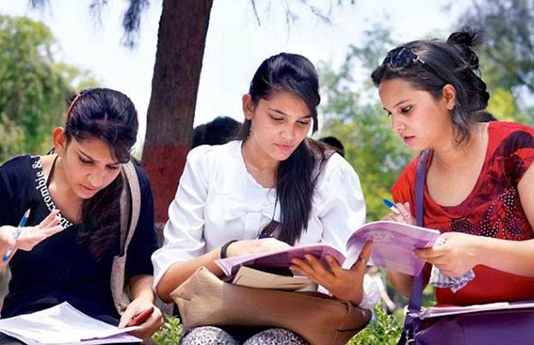 Sarkari Naukri 2019: यहां निकली हैं सरकारी नौकरी, जानिए आपके लिए कौनसी है फिट