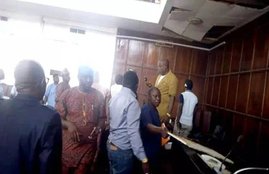 Snake, Nigerian parliament, lawmakers, session adjourn indefinitely, Parliament spokesman, Olugbenga Omole, international news, india news, Hindi news, news in Hindi, latest news, today news in Hindi