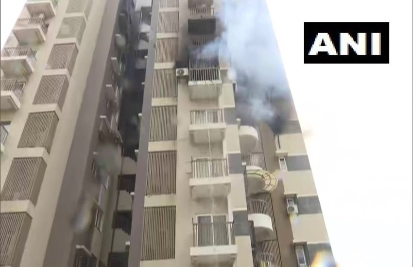 Ahmedabad Fire, Residential building, Fire, Gujarat's Ahmedabad Fire, fire brigade