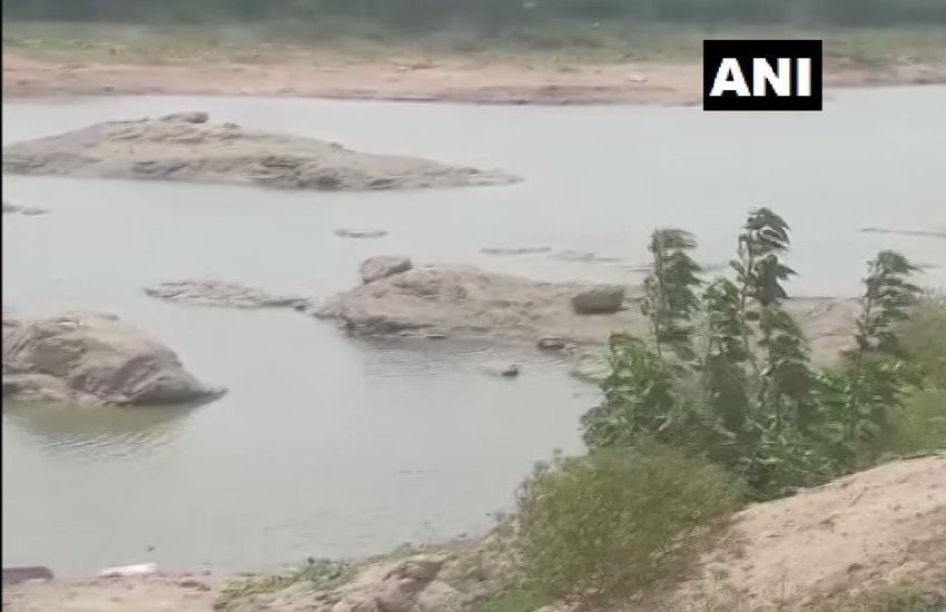 टिक टॉक के लिए वीडियो बनाते हुए युवक तालाब में डूबा 
फोटो सोर्स- ANI 