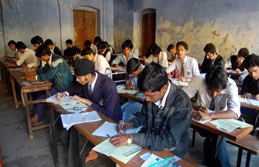 यूपी बोर्ड परीक्षा 2021 के लिए 1011 स्कूलों को मान्यता
फोटो सोर्स - इंडियन एक्सप्रेस 