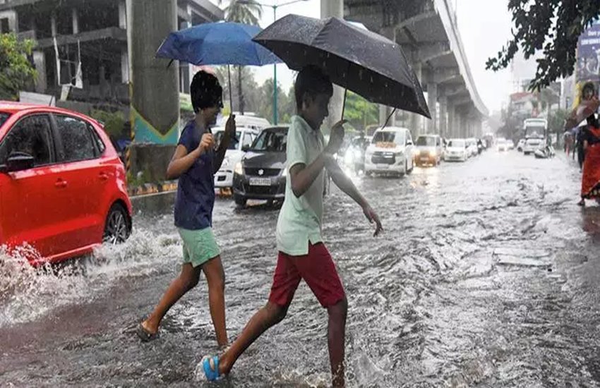 उत्तर भारत के कई हिस्सों में भारी बारिश 
फोटो सोर्स- इंडियन एक्सप्रेस 