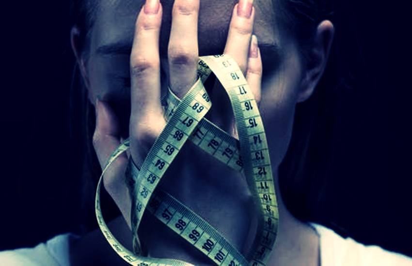 वजन इतना कम होता है कि उनकी हड्डियां तक दिखती हैं।